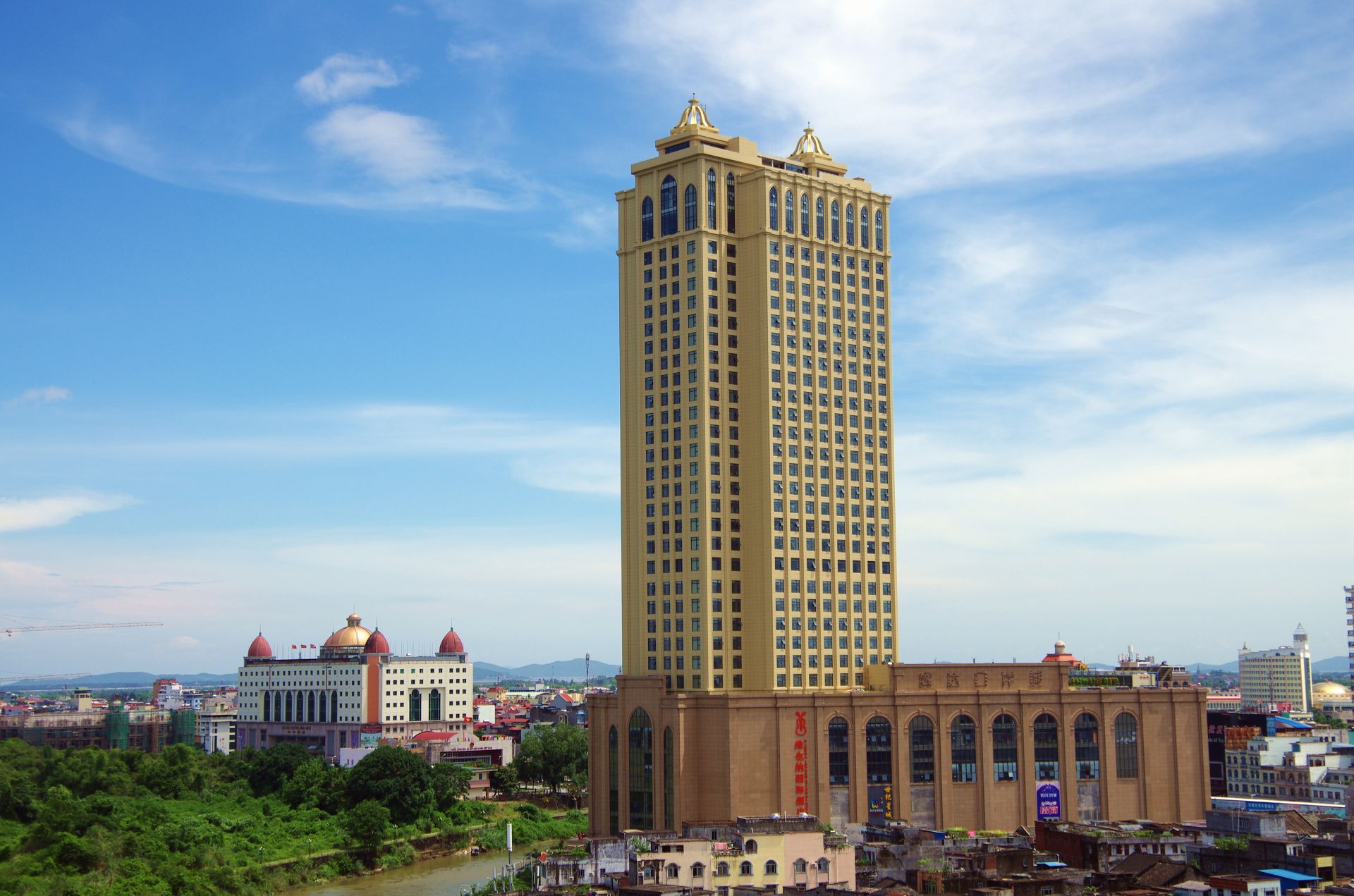 东兴华丽达广场实景图.JPG js3845金沙线路(中国)有限公司